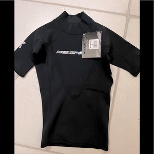 Neosport 1.5 inch youth wetsuit top. NWT